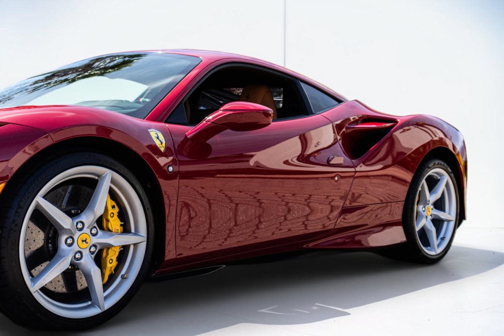 Certified 2022 Ferrari F8 Tributo RWD image 31