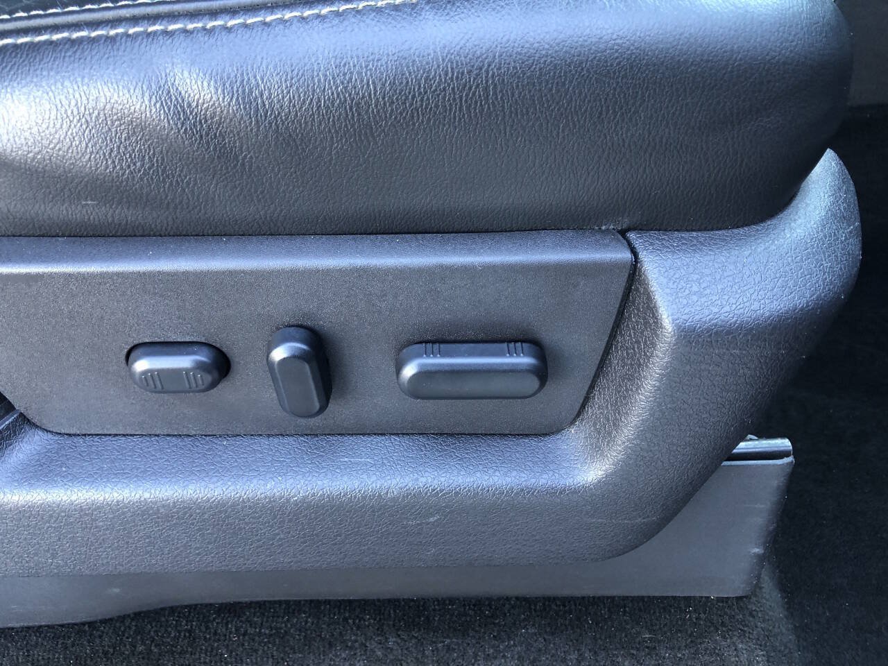 Used 2012 Ford F150 Lariat w/ Lariat Chrome Pkg AWD/4WD image 8