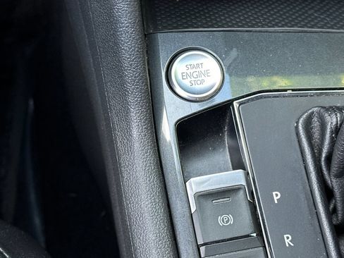 Used 2018 Volkswagen Tiguan SE image 33