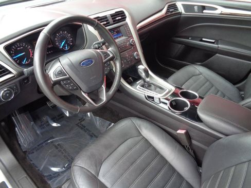 Used 2013 Ford Fusion SE FWD image 2