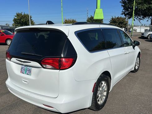 Used 2021 Chrysler Voyager Lxi image 3
