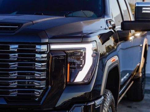 Used 2025 GMC Sierra 2500 Denali Ultimate AWD/4WD image 5