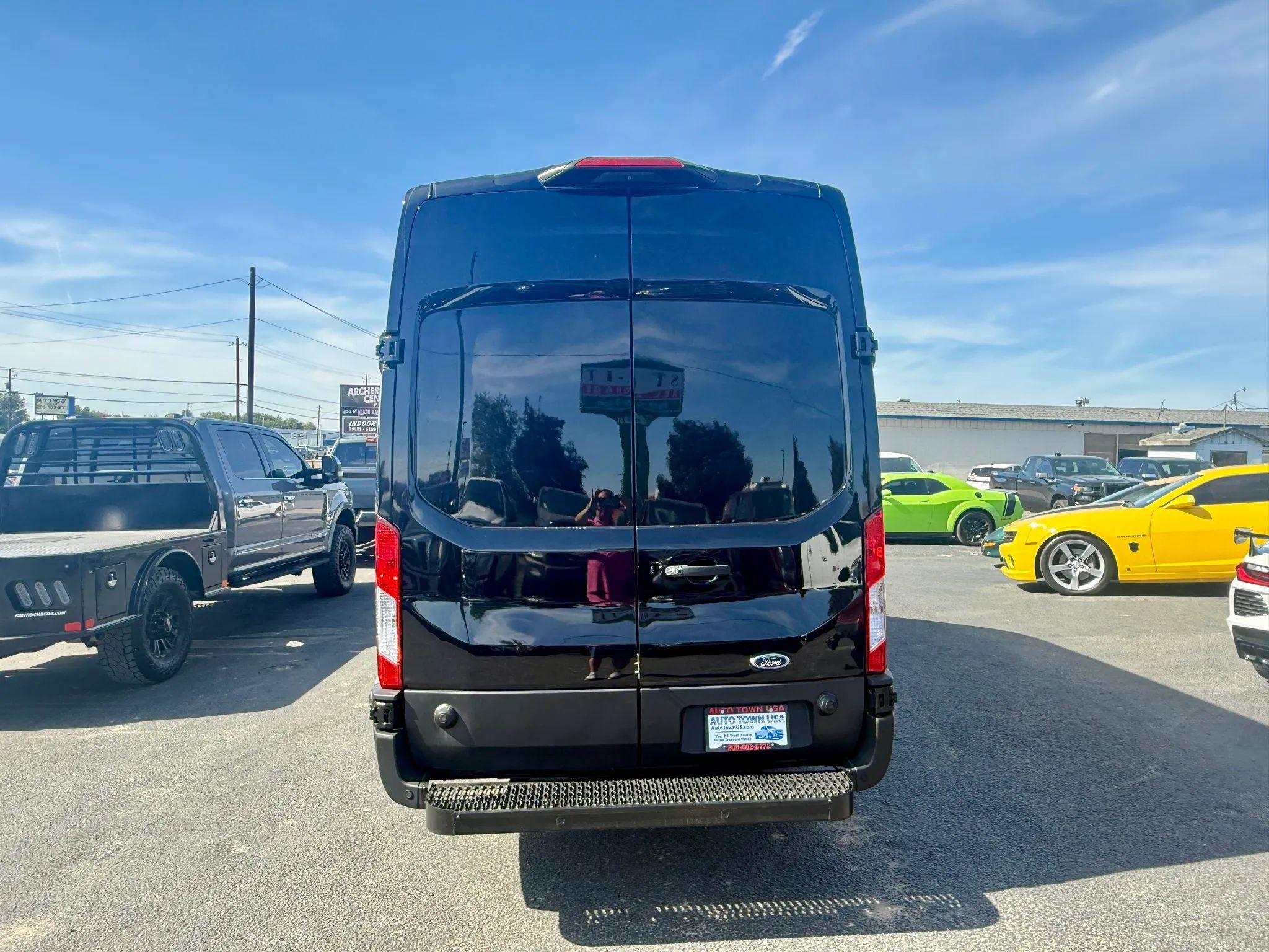 Used 2020 Ford Transit 250 148 High Roof Extended w/ Load Area Protection Package RWD image 4