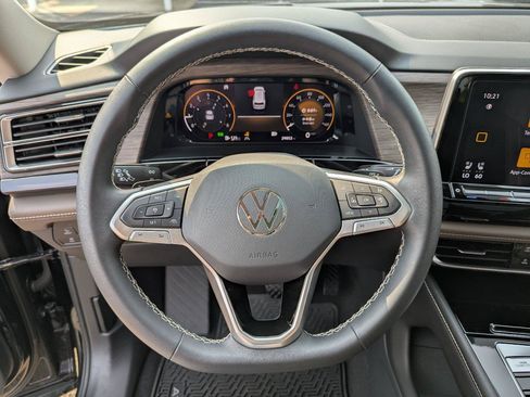 Used 2024 Volkswagen Atlas SEL AWD/4WD image 13