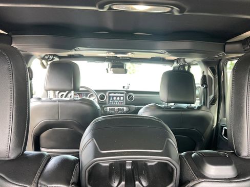 Used 2019 Jeep Wrangler Unlimited Sahara AWD/4WD image 30