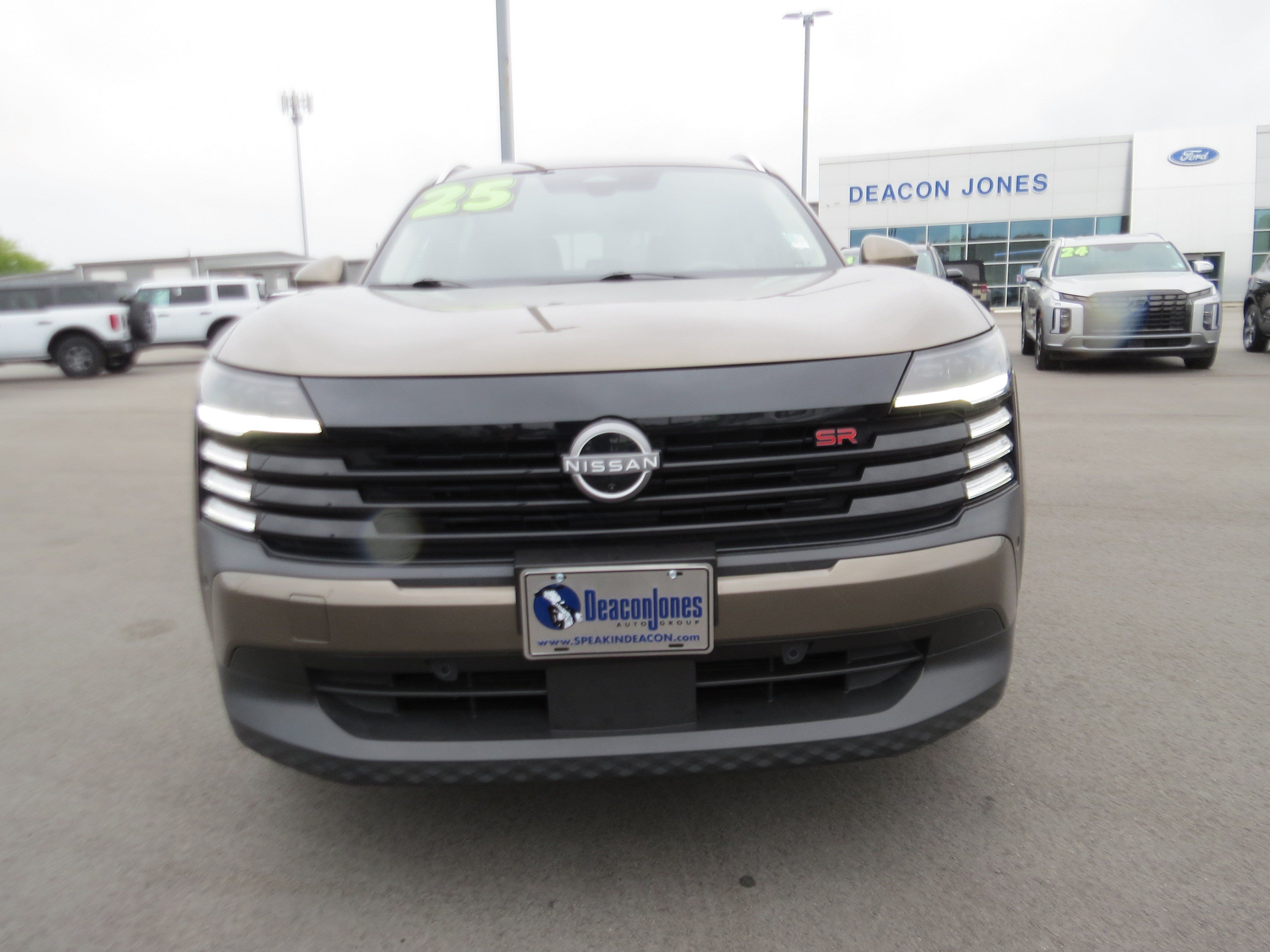 Used 2025 Nissan Kicks SR AWD/4WD image 23