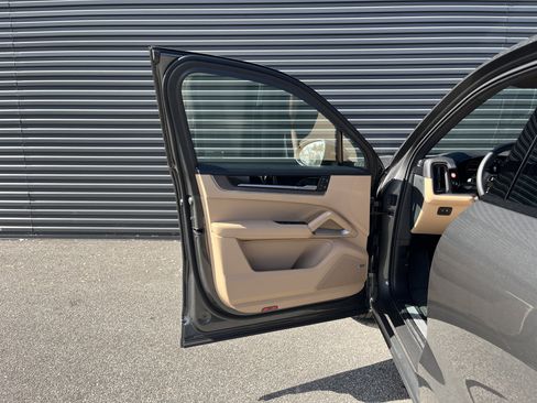 Certified 2025 Porsche Cayenne image 11