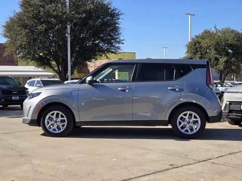 Certified 2025 Kia Soul LX image 4