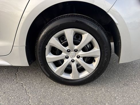 Used 2025 Toyota Corolla LE image 27