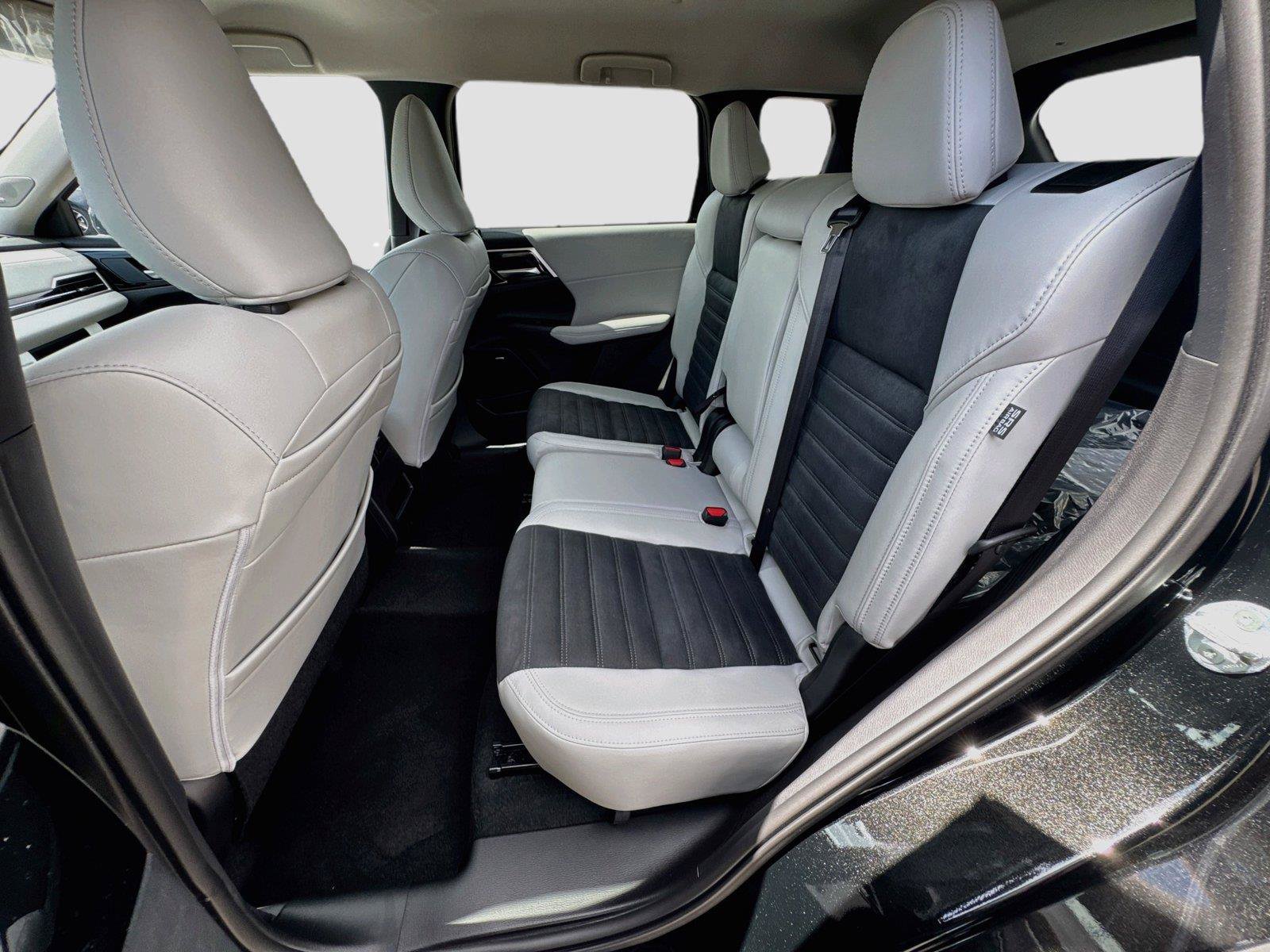 New 2026 Mitsubishi Outlander SE FWD image 25