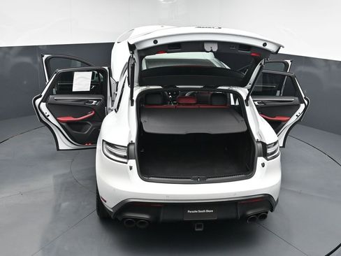 Certified 2023 Porsche Macan S AWD/4WD image 29