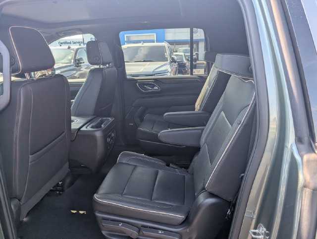 Used 2024 Chevrolet Suburban Premier w/ Premium Package AWD/4WD image 9