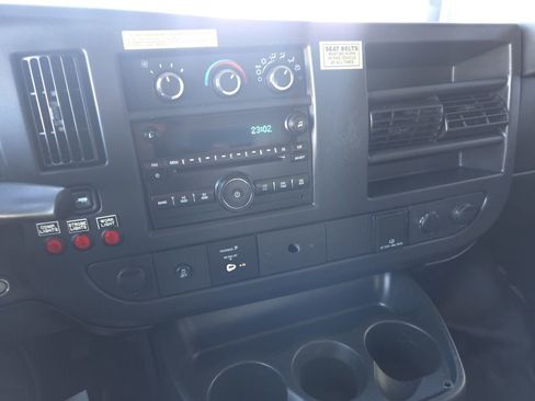 Used 2015 GMC Savana 3500 image 23