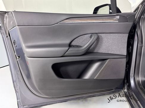 Used 2023 Tesla Model X Base image 22