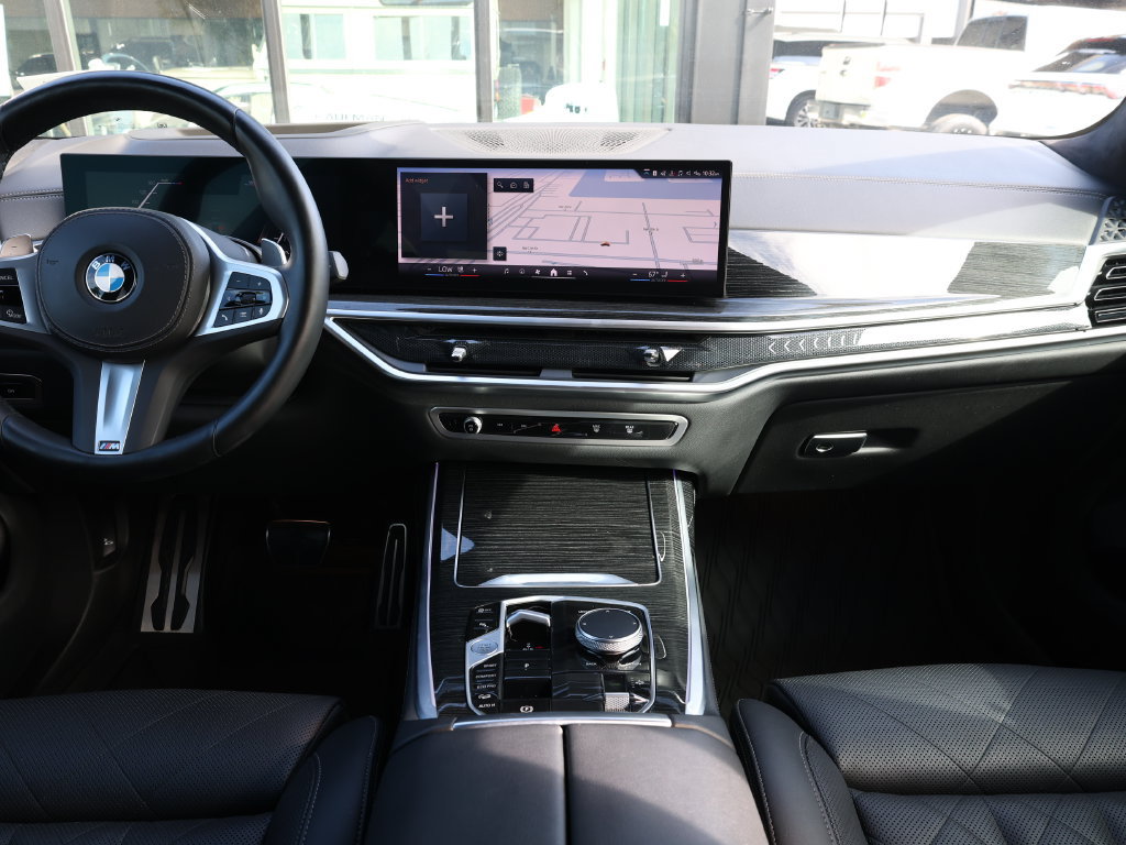 Used 2024 BMW X7 xDrive40i w/ M Sport Package AWD/4WD image 33