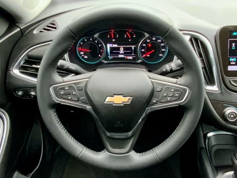 Used 2017 Chevrolet Malibu LT image 36