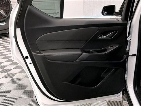 Used 2023 Chevrolet Traverse LT image 19