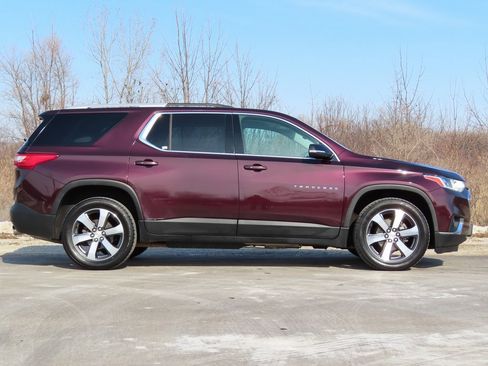 Used 2018 Chevrolet Traverse LT image 2