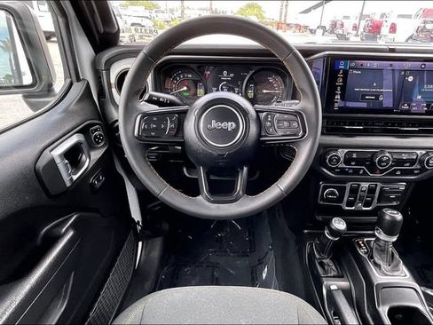 Used 2024 Jeep Wrangler Unlimited w/ Technology Group AWD/4WD image 4