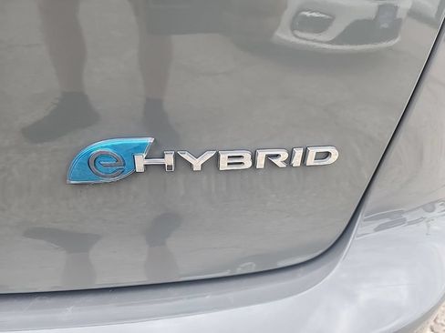 Used 2022 Chrysler Pacifica Touring-L w/ Uconnect Theater Family Group FWD image 9