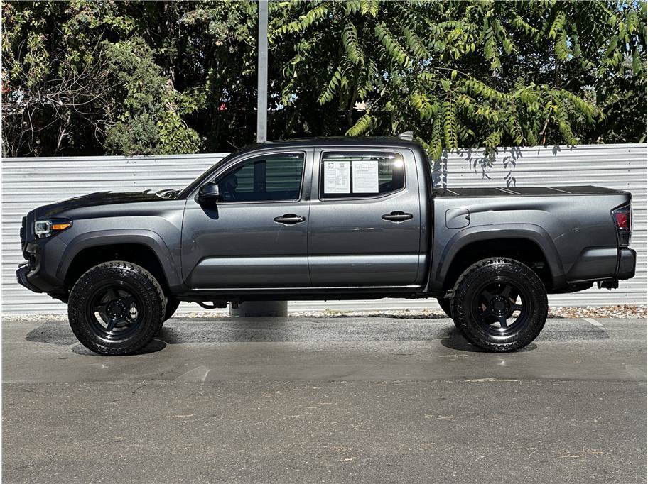 Used 2022 Toyota Tacoma TRD Sport w/ TRD Premium Sport Package AWD/4WD image 9