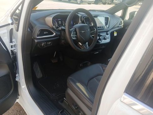 New 2026 Chrysler Pacifica Select image 47