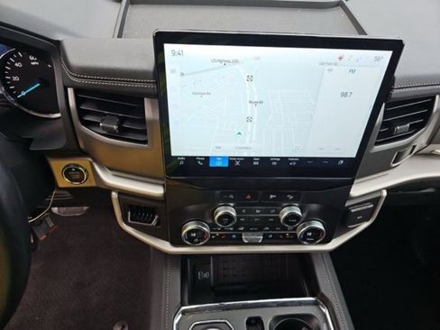 Used 2023 Ford Expedition XLT image 17