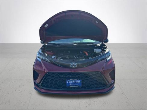 Certified 2025 Toyota Sienna XSE w/ XSE Plus Package AWD/4WD image 5
