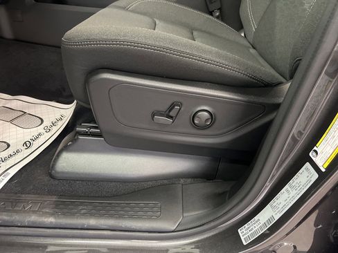 New 2026 RAM 1500 4x4 Crew Cab image 8