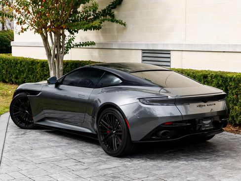 Used 2024 Aston Martin DB12 image 2