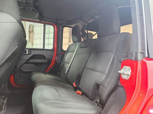 Used 2020 Jeep Wrangler Unlimited Sahara AWD/4WD image 12