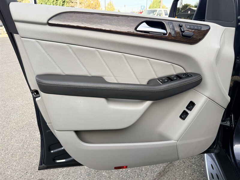 Used 2015 Mercedes-Benz GL 450 4MATIC image 19