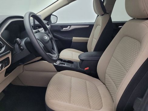 Used 2020 Ford Escape SE image 17