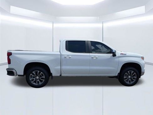 Used 2024 Chevrolet Silverado 1500 LT AWD/4WD image 3
