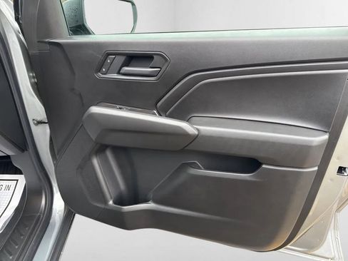 Used 2025 Chevrolet Colorado W/T image 13