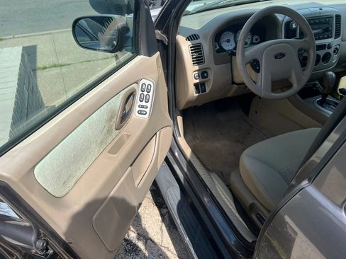 Used 2005 Ford Escape XLT AWD/4WD image 6