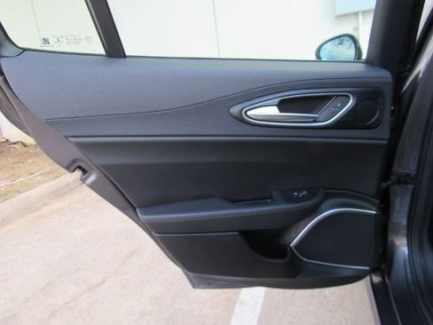 Used 2023 Alfa Romeo Giulia Sprint image 18