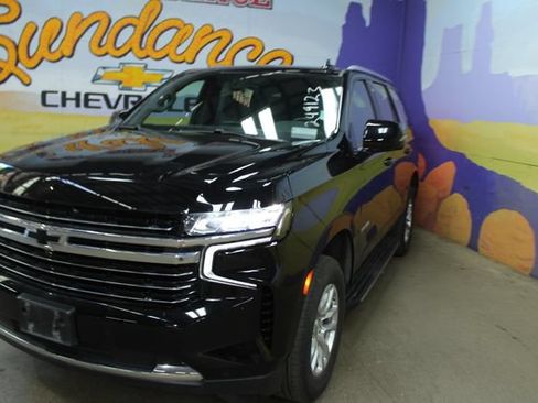 Used 2022 Chevrolet Tahoe LT w/ Luxury Package AWD/4WD image 4