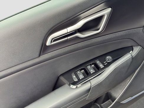 Used 2023 Kia Sportage EX image 18