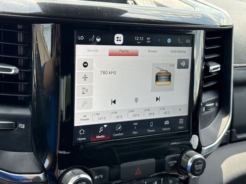 Used 2022 RAM 1500 Laramie AWD/4WD image 18