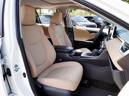 Used 2025 Toyota RAV4 XLE w/ Convenience Package FWD image 12