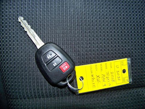 Used 2018 Toyota RAV4 XLE image 27