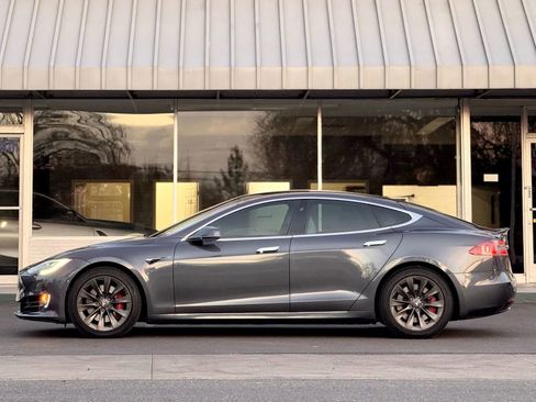 Used 2020 Tesla Model S Long Range Plus image 4