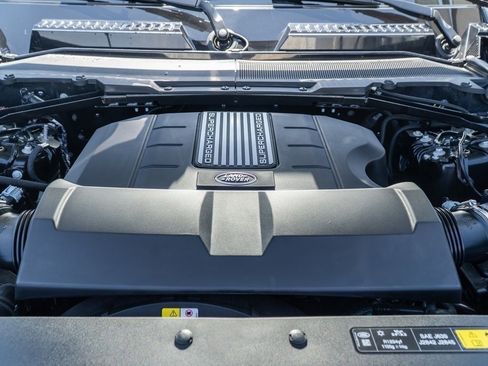 New 2025 Land Rover Defender 110 X-Dynamic SE image 31