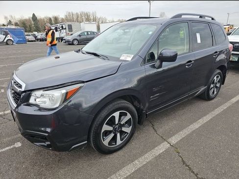 Used 2017 Subaru Forester 2.5i Premium image 3