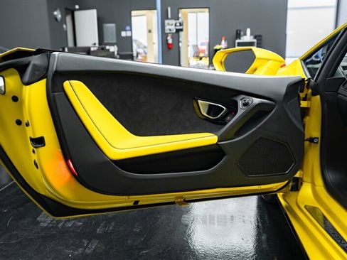 Used 2020 Lamborghini Huracan EVO image 13