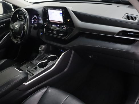 Used 2022 Toyota Highlander XLE FWD image 40