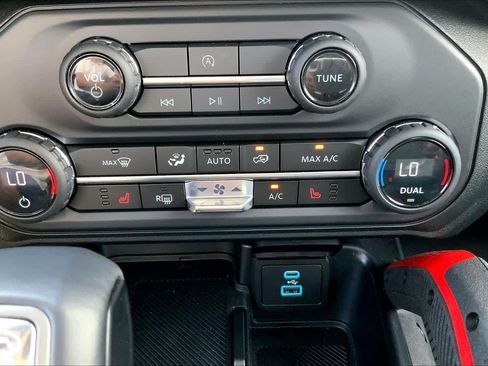 Used 2025 Ford Bronco Heritage Edition AWD/4WD image 27