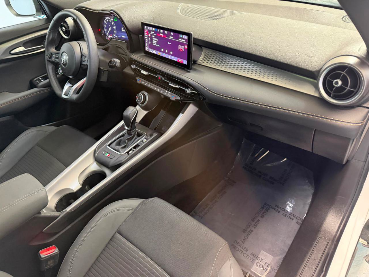 Used 2025 Alfa Romeo Tonale AWD/4WD image 27