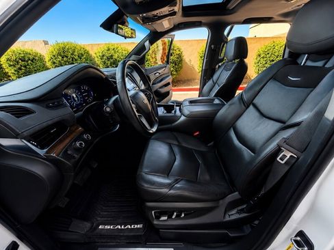 Used 2019 Cadillac Escalade Luxury AWD/4WD image 9